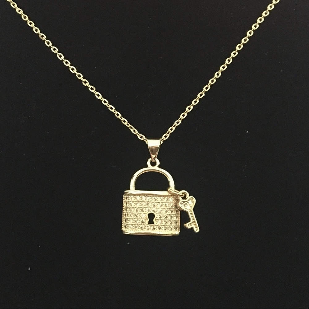 16.5” gold /crystal lock necklace. NWT